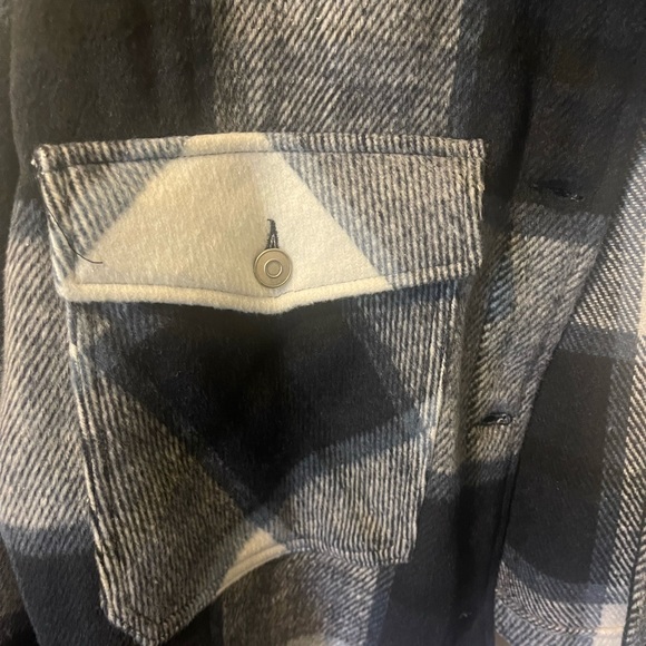 NWT- Womens Cropped Shacket Size L - Picture 4 of 4